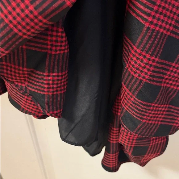 Talbots Plaid Red and Black Women's Skirt - Picture 5 of 6